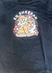 Ed Sheeran Cuddling Cats T-Shirt Size Large Youth - Picture 1 of 5