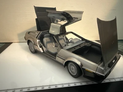 Sun Star 1/18 压铸 1981 年 DeLorean LK (DMC-12) 缺少镜子 — 第 1/4 张图片