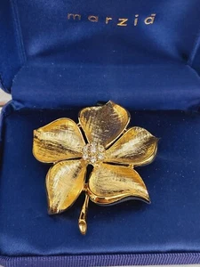 Broche de colección Marzia tono dorado flor prendedor tallo estrás racimo centro - Imagen 1 de 8