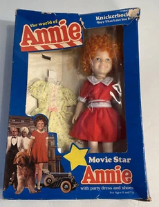 Muñeca Knickerbocker vintage 1982 The World of Annie Kid 6" caja dañada - Imagen 1 de 18