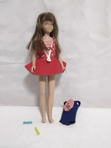 MUÑECA SKIPPER 1963 Barbie con traje original 2 trajes de baño pelo castaño claro - Imagen 1 de 15
