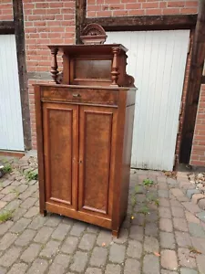 gründer schrank bücherschrank vertiko nussbaum applikationen frei haus geliefert - Bild 1 von 6