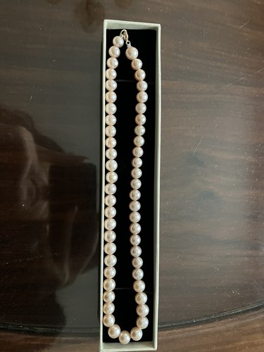 OFF WHITE Perla coltivata bianco sporco rosa pallido con lucchetto in oro 18 kt