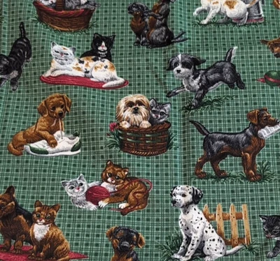 Tela de algodón VIP Cranston PERROS Y GATOS en verde mini cuadros 45" de ancho x 1 yarda Foto 1 de 4