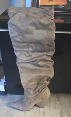 NEW Qupid Women's Wiley-07 Taupe Brown Slouchy Knee High Cone Heel Boots Size 10 - Image 1 of 4