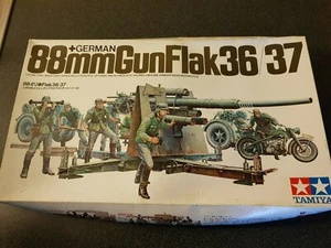 Tamiya pistola tedesca 88 mm Flak 36/37 con equipaggio e Zundapp 750 1:35 MM117 vintage 1988 - Foto 1 di 12