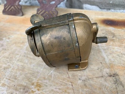 Бостонская антикварная ручная точилка для карандашей с одним отверстием сделано в США - Изображение 1 из 4