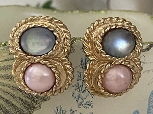 Vintage MCM Gold Tone Pink and Blue Clip On Earrings Sarah Coventry 1" Classic - Picture 1 of 24