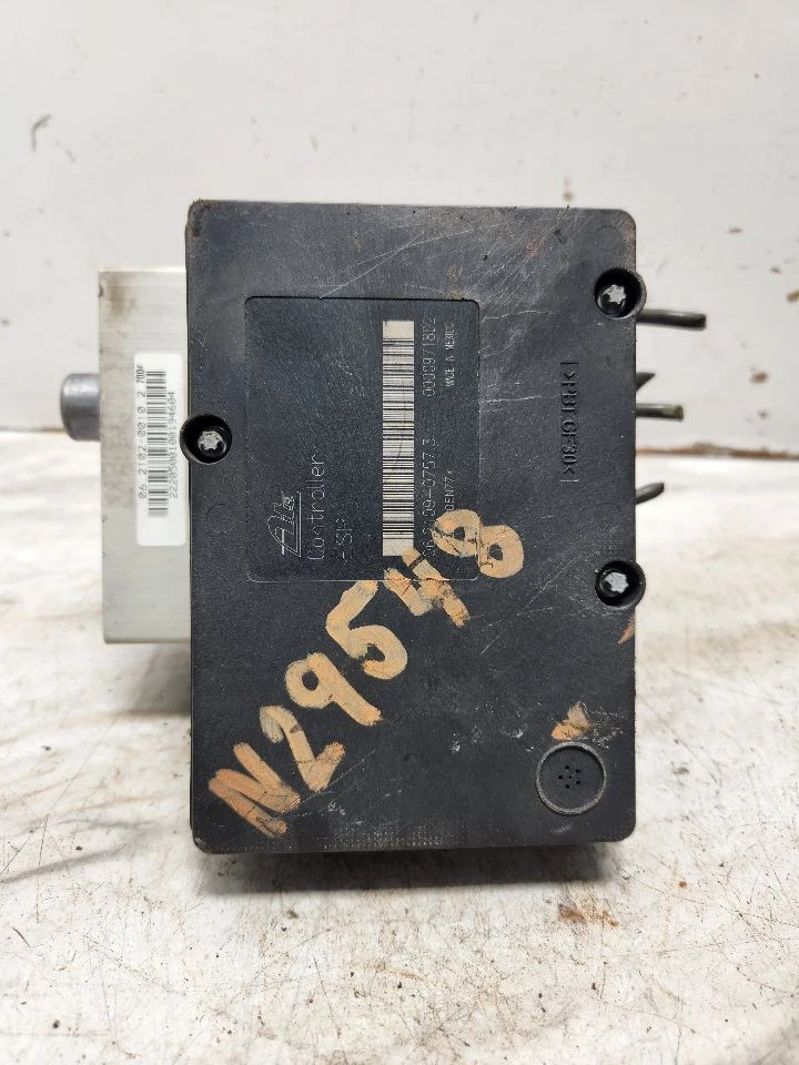 Used ABS Pump and Motor Assembly fits: 2007 Nissan Pathfinder Assembly 4.0L 6 cy Foto 1 de 4