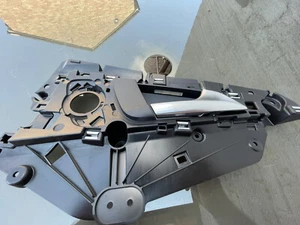 Maniglia sgancio interno posteriore destra nuova OEM AUDI A6 C7 2013 4G0839020 - Foto 1 di 1