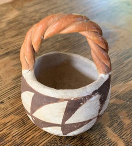 Vintage Miniature Native American Pot Twisted Handle Acoma Marked Old Signed - Bild 1 von 5