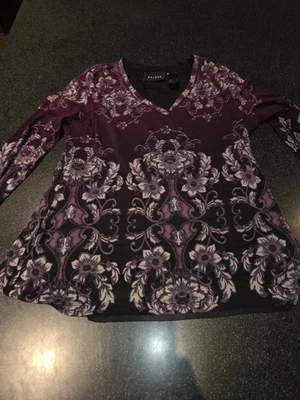 Blusa Top Para Mujer Axcess XL Púrpura Negra Floral Manga Larga Cuello en V Mezcla de Nailon Foto 1 de 4