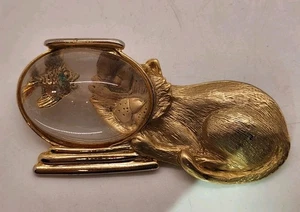 Vintage JJ Jonette Jewelry Gold Tone Kitty Cat Looking into Fish Bowl Brooch - Picture 1 of 8
