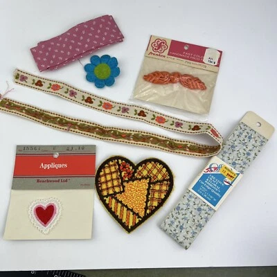 Vintage 70s APPLIQUÉS Sew Right On Red Heart Applique Patch New Old Stock Ribbon Foto 1 de 4