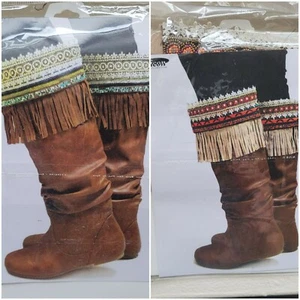 Neu mit Etikett 2er-Set Stiefelstöpsel Western-Stil Wildlederimitat Fransen, Perlen, Spitze, grün/rot - Bild 1 von 5