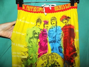 ¡Diversión! THE BEATLES SGT. PANTALONES DE SALÓN PEPPERS LONELY HEARTS BAND, 28"-33" X 32", M - Imagen 1 de 10