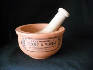 Il pestello e mortaio originali realizzati da Henry Watson ceramica terracotta - Foto 1 di 3
