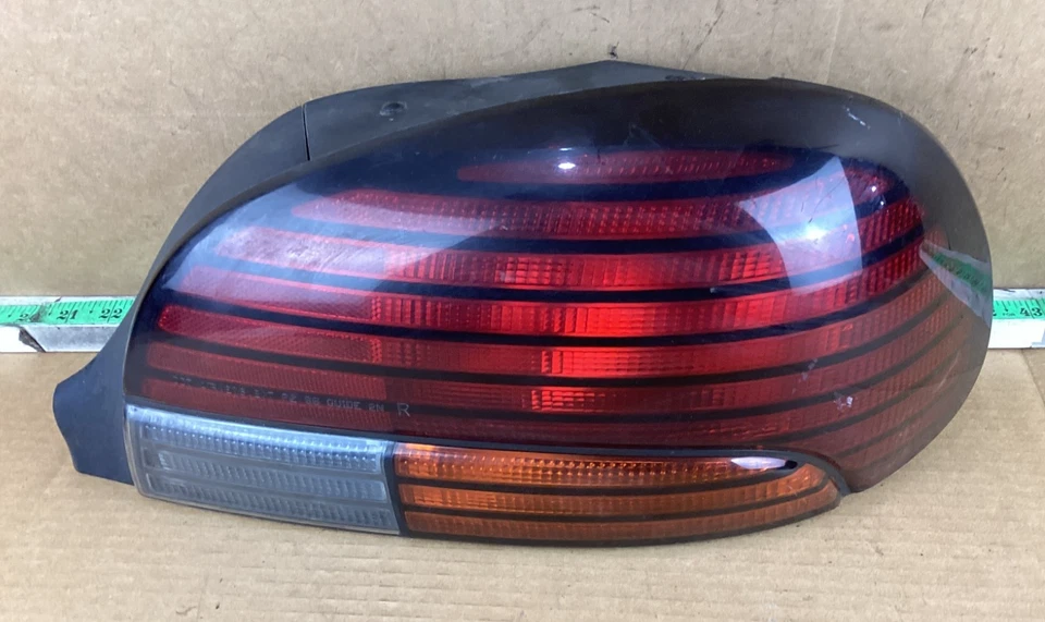 Luz trasera derecha del lado del pasajero Pontiac Grand Am 1996-1998 16522028 OEM Foto 1 de 4