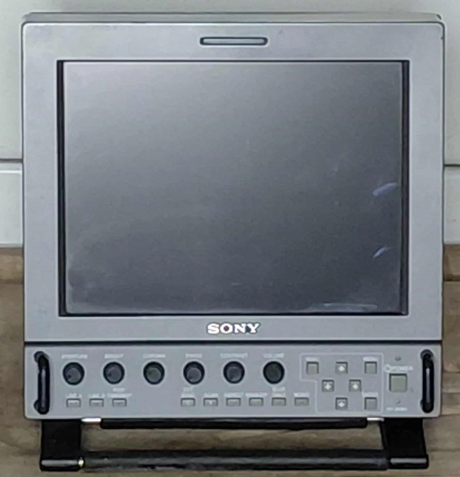 Sony LMD-9020  LCD  Video Monitor VGA Multi-Format with Adapter and Power Cord - Image 1 of 4