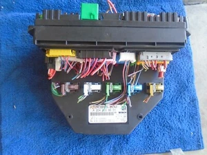 2008-2011 MERCEDES W204 C350 C300 FRONT SAM CONTROL UNIT FUSE BOX A2049009601 - Picture 1 of 5