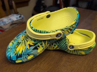 Босоножки Crocs классические сабо мужские размер 6 женские 8 с тропическим цветочным узором горки HTF синие  - Изображение 1 из 4