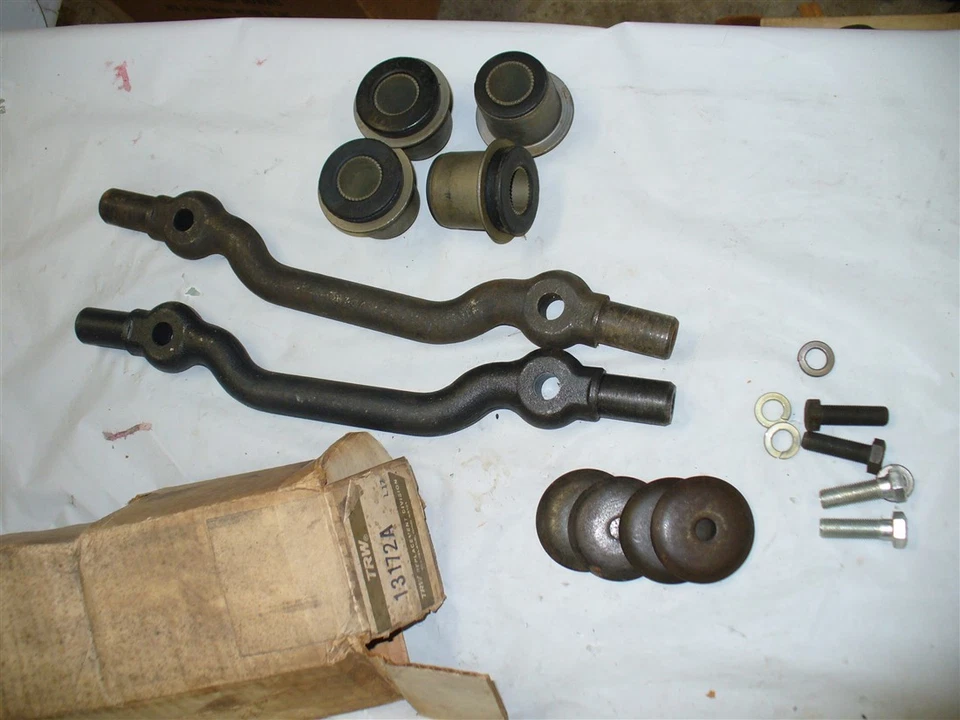 Buick 66-70 Riviera 1966-68 brazo de control superior par EE. UU. TRW Harris Foto 1 de 2