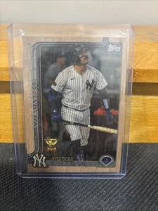 2025 Topps Series Two Austin Wells Wood Parallel /25 SSP - Picture 1 of 2