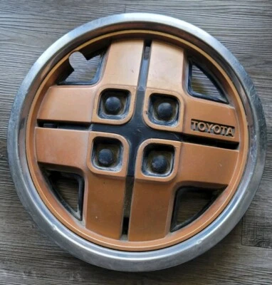 Calota Toyota Corolla (1980) 13" dourada usada 61014 - Imagem 1 de 4