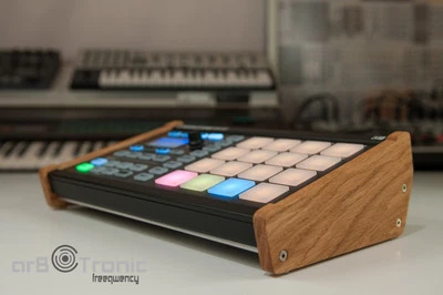 Native Instruments Maschine Mikro MK1 MK2 Echtholz Seitenteil Ständer Stand LO - Bild 1 von 4