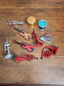10 Strumenti Musicali Plastica Decorazioni Natalizie Ornamenti Corno Violino Tamburi - Foto 1 di 6