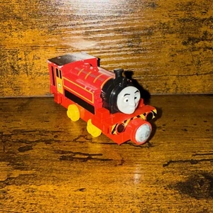 Thomas & Friends Victor Magnetic Metal Engine Train CBL77 - Picture 1 of 6