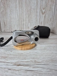 Olympus fotocamera digitale D-575 zoom 3,2 megapixel argento con custodia - Foto 1 di 5