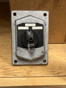 Crouse Hinds DSD923, 600 VAC, 10 A, Bügeleisen, Wahlschalterabdeckung und Gerät, 1 Stück - Bild 1 von 3