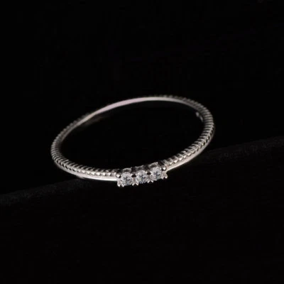 Anillo de cola ultrafino de oro blanco oro rosa 3 piedras regalo para mujer boda circonita cúbica Foto 1 de 4