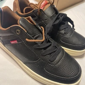 Scarpe sneakers Levi's Jeffrey Tumbled moda nero/marrone DK nuove con scatola bambini 6,5 - Foto 1 di 11