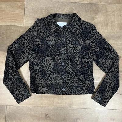 Chaqueta de jean Nine West Jeans para mujer talla pequeña marrón con estampado de guepardo de leopardo Foto 1 de 4