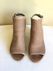 Womens Vince Camuto Badesti Tan Brown Suede Perforated Leather Sandal 8M - Picture 1 of 11