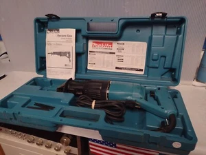 ¡Sierra recíproca con cable de velocidad variable Makita JR3000V! AO1058788 - Imagen 1 de 6