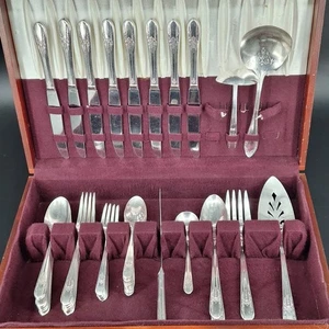 WM Rogers MFG Co. Extra Teller Original Rogers 52 Teile Silberbesteck mit Aufbewahrungsbox - Bild 1 von 22