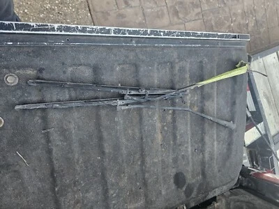 1975-1982 Corvette Windshield Wiper Arms Original With Blades Foto 1 de 4