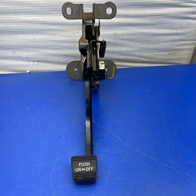 Infiniti G35 2003-2007 cupé pedal de freno de emergencia pedal de freno de estacionamiento fabricante de equipos originales usado Foto 1 de 4