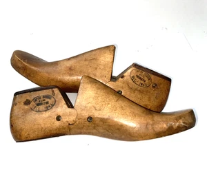 Vintage Empire Branch UL Co. Pair Cobbler's Wood Shoe Mold ~ 3C Rochester ~ 1943 - Picture 1 of 10