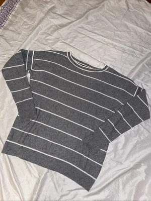 Suéter para mujer Banana Republic hilo italiano de Filpucci gris blanco a rayas grande Foto 1 de 4