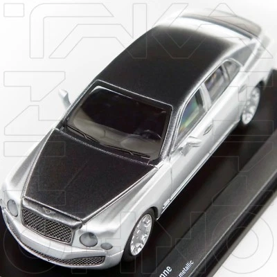 BENTLEY MULSANNE KYOSHO ORIGINAL 1:64 GRIS CLARO + PLATA KS07043A7 post arnage Foto 1 de 4