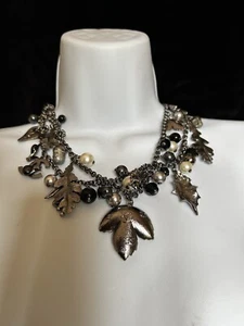 Chanel double layered chain necklace, offwhite pearls with CC logo fig leaves - Picture 1 of 5