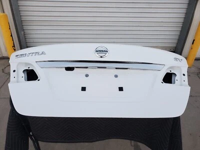 Nissan Sentra 2016 2017 2018 2019 maletero trasero tapa blanco con cámara Foto 1 de 3