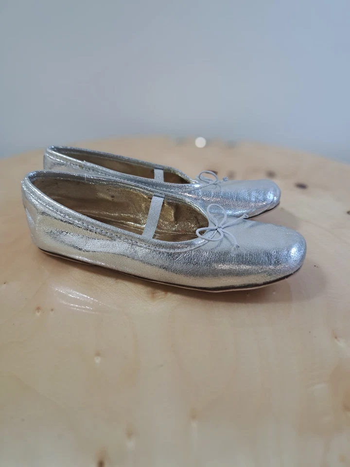 Zapatos planos de ballet plateados sin cordones Zara para niñas talla 29 Mary Jane correa punta cuadrada Foto 1 de 4