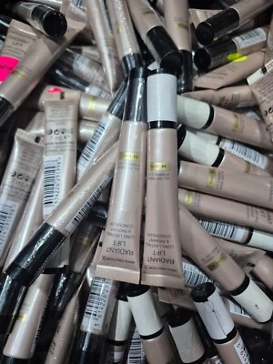 Max Factor Radiant Lift Concealer - 04 dark job lot of 180pieces - Image 1 of 4