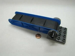 Lego DUPLO BLACK CONVEYOR BELT Turn Handle Works Perfectly! Construction Airport - Picture 1 of 3