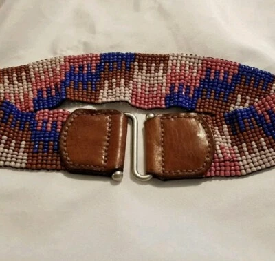 Cinturón elástico con cuentas Fossil Boho AMPLIO de cuero talla mediana multicolor en muy buena condición  Foto 1 de 4